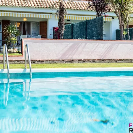 En Planta Baja Con Jardín Y Acceso A Piscina, Cerca De Playa De Sant Pol - Es-298-47