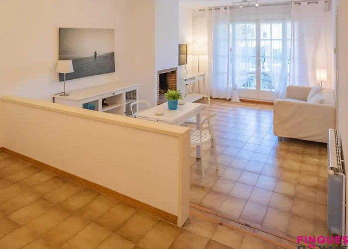 En Planta Baja Con Jardin Y Acceso A Piscina, Cerca De Playa De Sant Pol - Es-298-47 Платья-де-Аро