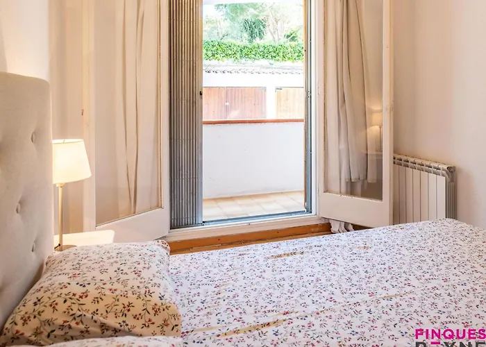 En Planta Baja Con Jardin Y Acceso A Piscina, Cerca De Playa De Sant Pol - Es-298-47