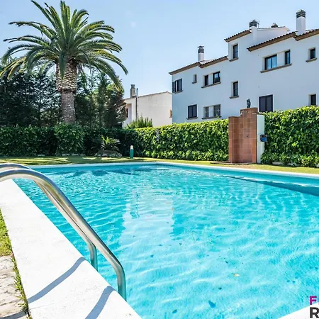 En Planta Baja Con Jardin Y Acceso A Piscina, Cerca De Playa De Sant Pol - Es-298-47