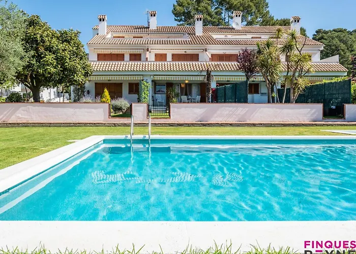 En Planta Baja Con Jardin Y Acceso A Piscina, Cerca De Playa De Sant Pol - Es-298-47