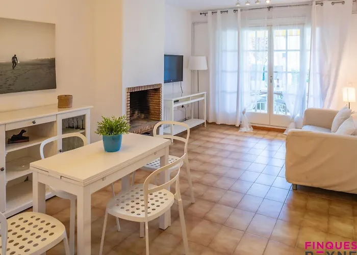 En Planta Baja Con Jardin Y Acceso A Piscina, Cerca De Playa De Sant Pol - Es-298-47 *