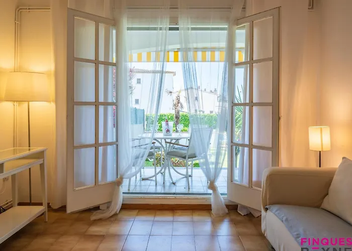 En Planta Baja Con Jardin Y Acceso A Piscina, Cerca De Playa De Sant Pol - Es-298-47 * Castell-Platja d’Aro